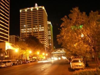 Ночные улицы Луисвилл, Кентукки, США.