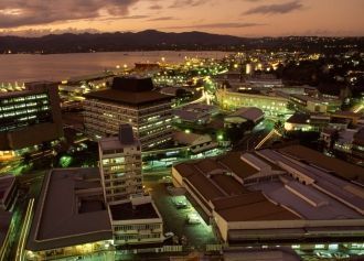 Столица Фиджи ночью.