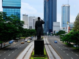Главное щоссе Джакарты - Судирман.