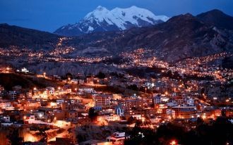 Сукре - столица Боливии, ночью.