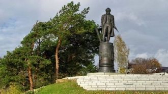 Памятник И. И. Шишкину в Елабуге.