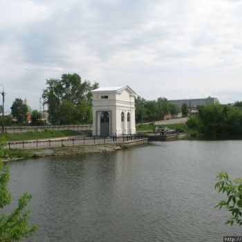 Плотина на городском пруду Каменск-Ураль