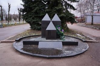 Памятник чернобыльцам.