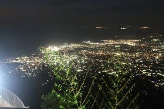 Порт-о-Пренс ночью.