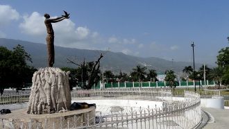 Памятники города Порт-о-Пренс.