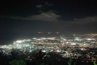 Порт-о-Пренс ночью.
