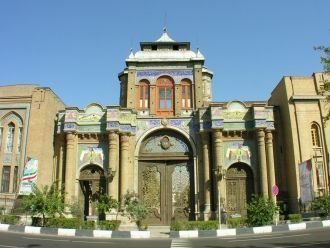Ворота Багх-е Мелли построены в 1922 год