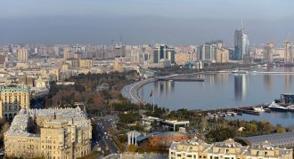 Панорама Баку с видом на залив.