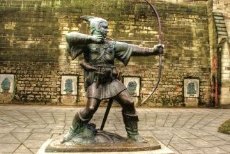 Памятник Робин Гуду в замке Ноттингема.