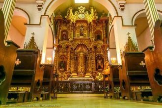 Золотой алтарь в церкви Сан-Хосе