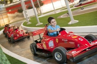 Дети в парке “Ferrari World”