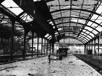 Вокзал, Ахен, 1945 год.