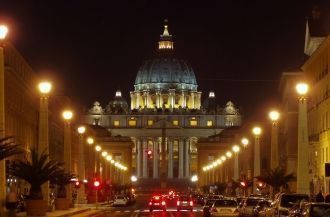 Ночной Ватикан.