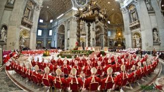 Заседание кардиналов при выборе нового П