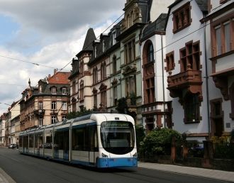 Трамвай на улицах Гейдельберга.