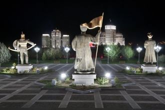 Вид на ночной Туркменабад.