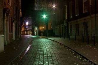 Ночные улицы Глостера, Великобритания.