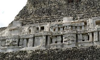 Руины древнего города майя. Белиз.
