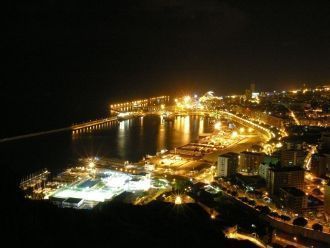 Ночной город Санта Крус де Ла Сьерра.