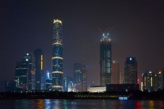 Гуанчжоу ночью.