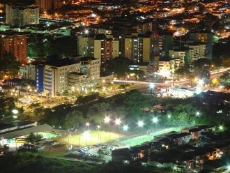 Ночной город Сан-Кристобаль, Венесуэла.