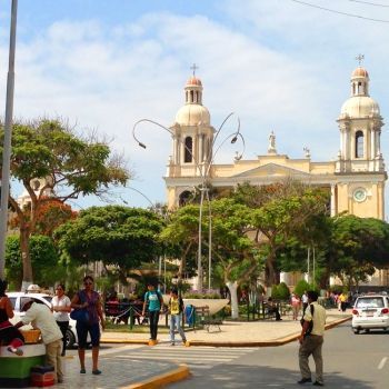 Главная площадь в Чиклайо, Перу.