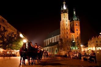 Исторический центр Кракова, ночью.