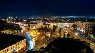 Ночные улицы Ярославля, Россия.