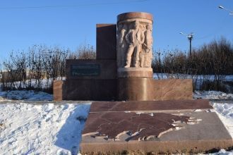 Памятник основателям Магадана