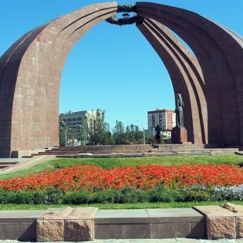 Мемориальный парк «Площадь Победы» в Биш