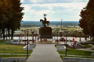 Памятник князю Владимиру и святителю Фёд