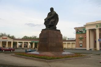 Памятник Тарасу Шевченко, Орск.