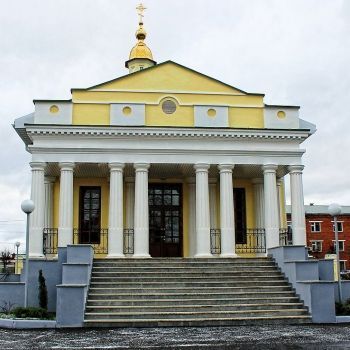 Покровская церковь на углу ул. Труда и у