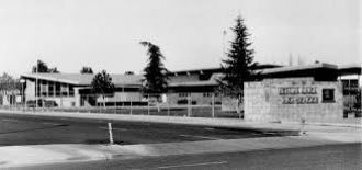 Старое фото школы в Кермане, 1980.