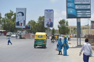 Одна из  главных улиц Могадишо.