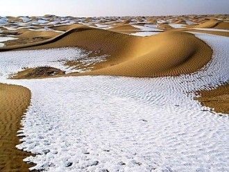 В пустыне Сахара в течение 30 минут шёл снег