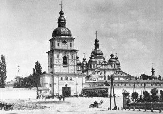 Святополк Изяславич заложил в Киеве Златоверхий Михайловский монастырь