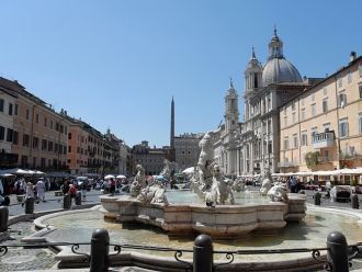На этой площади Рима круглые сутки царит