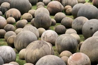 Гигантские каменные шары неизвестного пр
