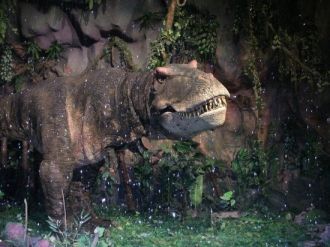 Тиранозавр в развлекательном центре “Дун