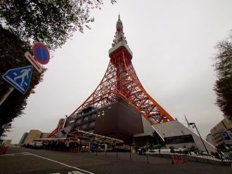В наши дни Токийская башня скорее турист