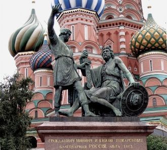 Памятник отправили из Санкт-Петербурга 2