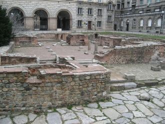 Руины античной крепости Сердика в нескол