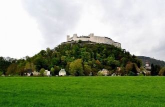 Вид на гору и Замок Хоэнзальцбург.