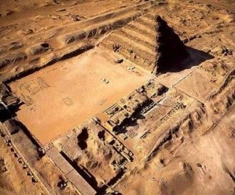 Считается, что пирамида Джосера является