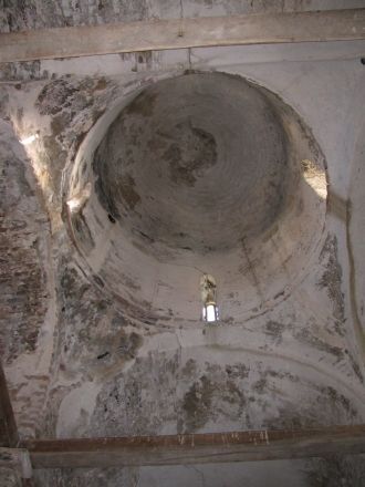 Конструкция церкви состоит из двух цилин