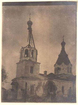 Разрушенная церковь в Тракае, 1915.