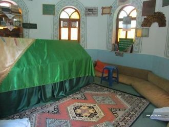 Выстроена гробница в Оттоманском стиле.