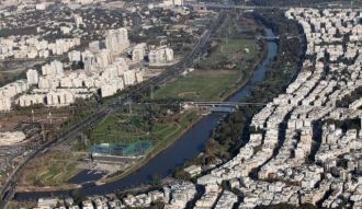 Парк Яркон с высоты на фоне Тель-Авива