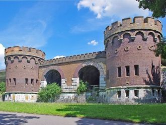 Ульмскую крепость (Bundesfestung Ulm) по